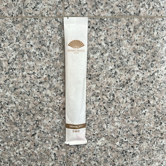 NWT Mandarin Oriental Taipei Hotel amenities with burlap padded slippers size11” - Picture 6 of 16